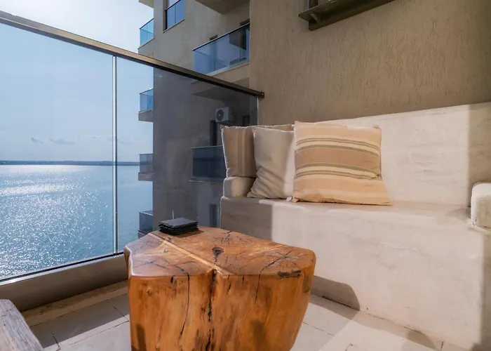 Santorini Apartment *